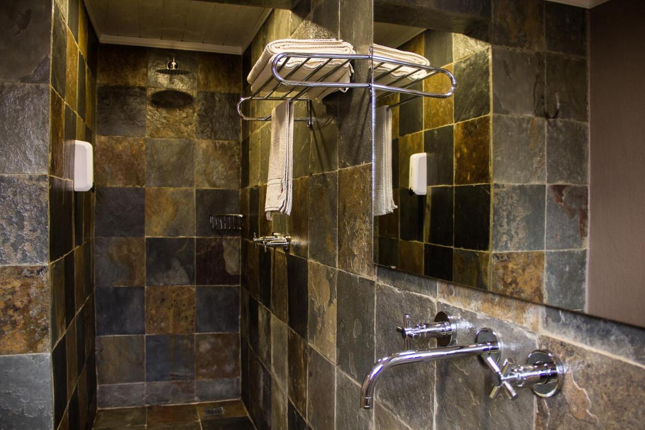 Hotel Bougainviller Kampala Kültér fotó